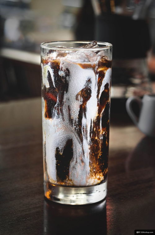 玻璃瓶中的光影詩 戶外美食攝影如何讓非酒精飲料成為視覺主角